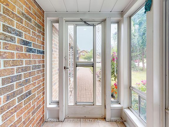 3rd image of 75 Calverley Trl