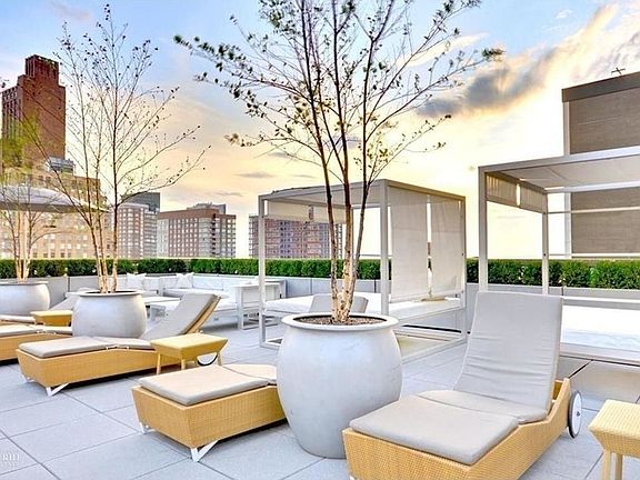 5th image of 88 Greenwich St APT 622