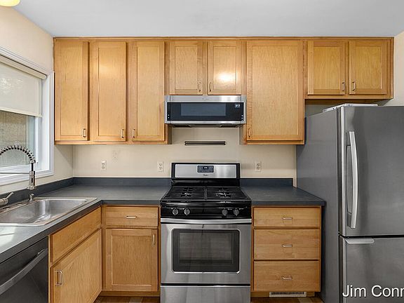 2nd image of 3108 Stratford Dr SW