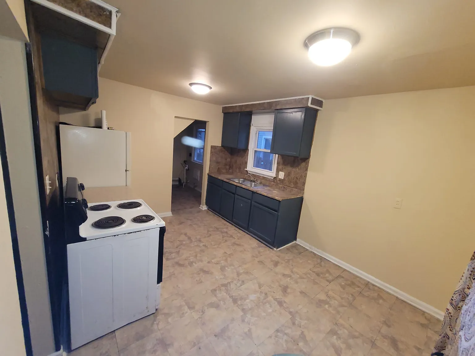 2 bed, 1400 sqft, $1,350 — Photo 1