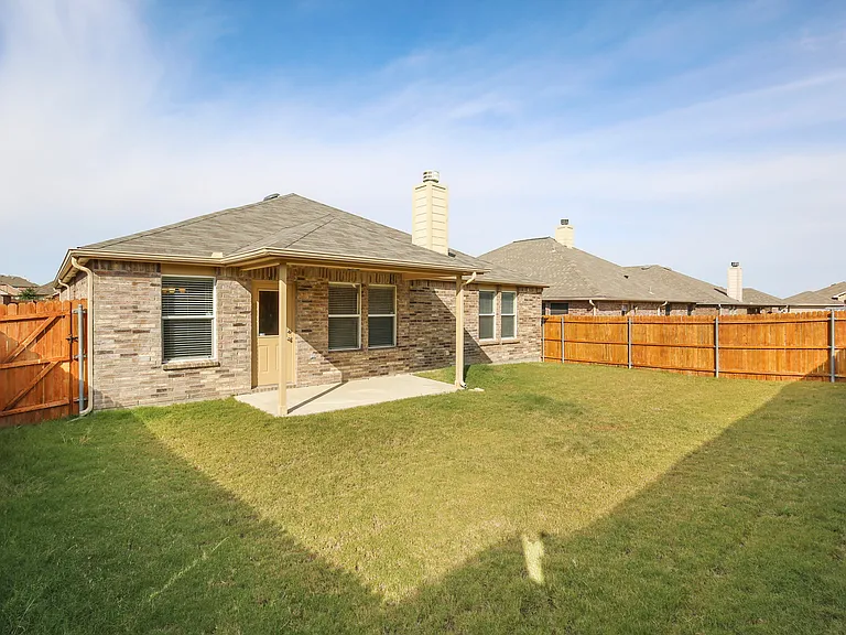 1433 Willoughby Way — Photo 32