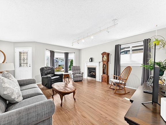 5th image of 7028 190th St NW