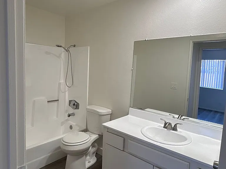 Woodman Apartments — Photo 8