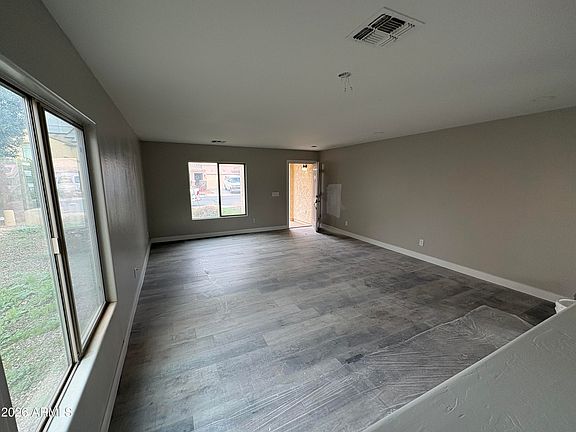 4th image of 951 W ELIZABETH Way