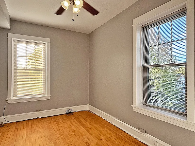 730-734 Carpenter Ave. — Photo 4