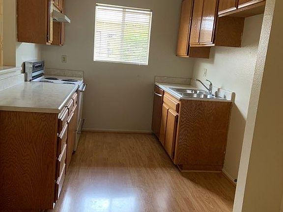 3rd image of 16525 Vanowen St APT 205