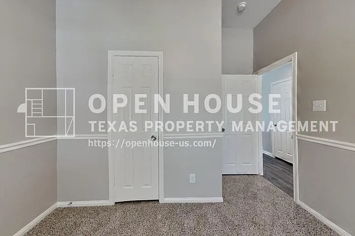 823 Portsmouth Dr — Photo 17
