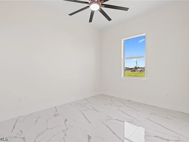 430 Petite Ave — Photo 12