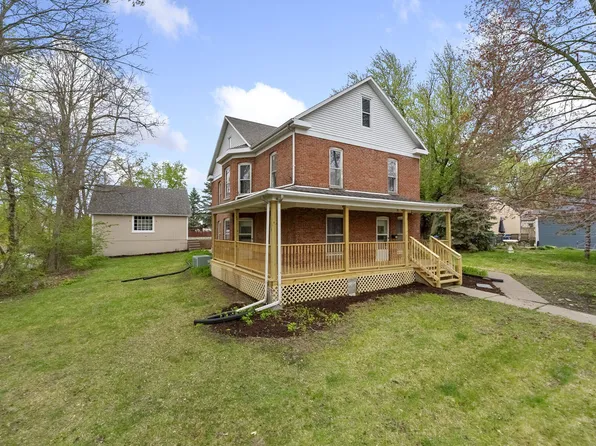110 W 11th St, Muscatine, IA 52761