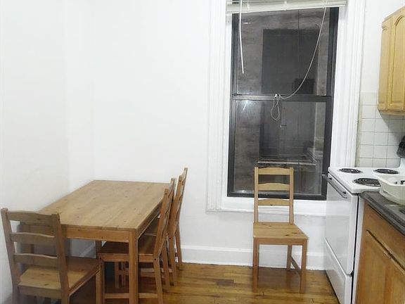2nd image of 1993 Lexington Ave APT 2