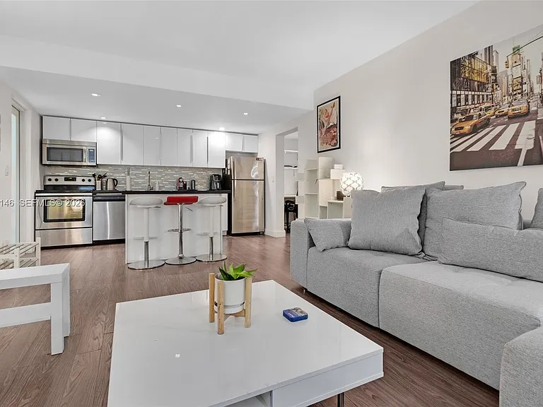 1117 Meridian Ave #5 — Photo 8