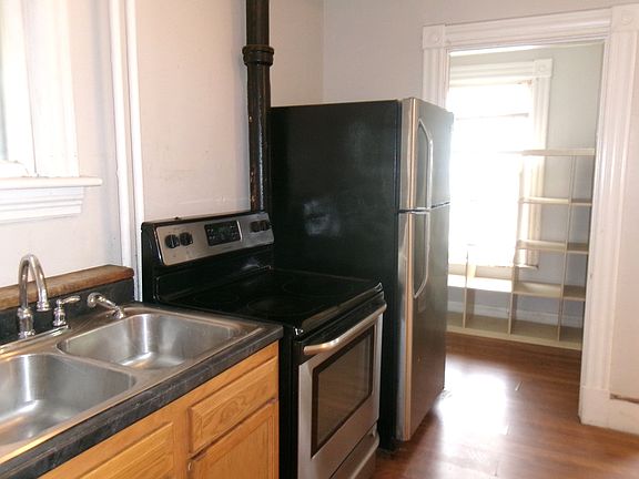 5th image of 88 Buell St APT 2