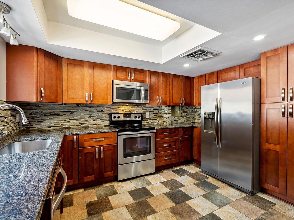 Open plan kitchen, stainless steel appliances