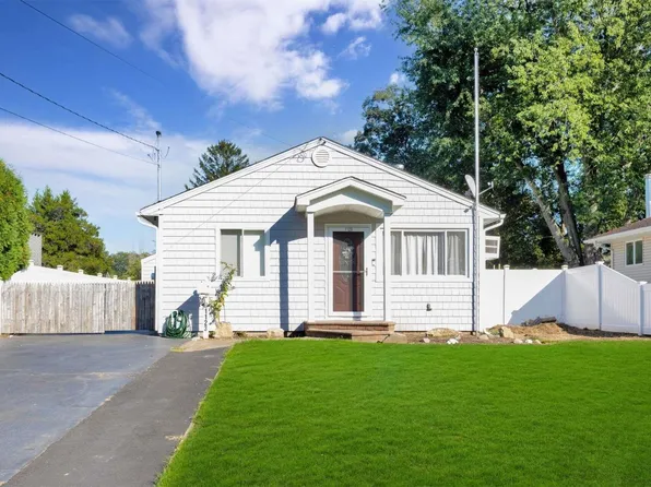 1123 Brookdale Avenue, Bay Shore, NY 11706