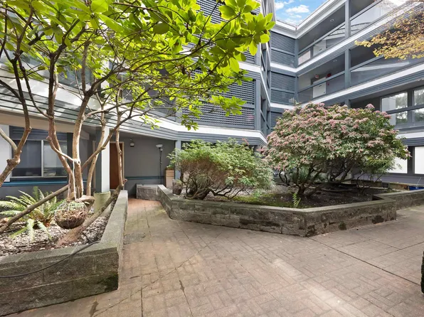 1355 W 4th Ave #8, Vancouver, BC V6H 3Y8
