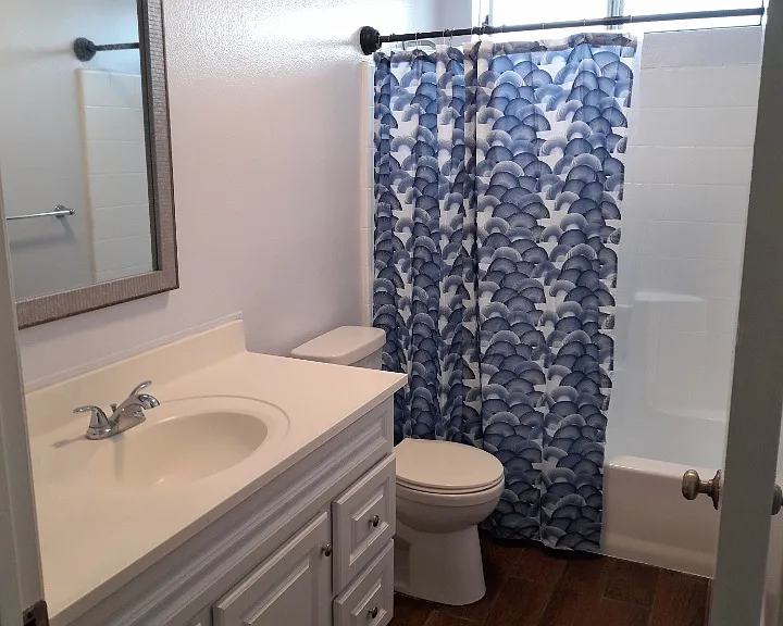 3010 S Budlong Ave — Photo 4