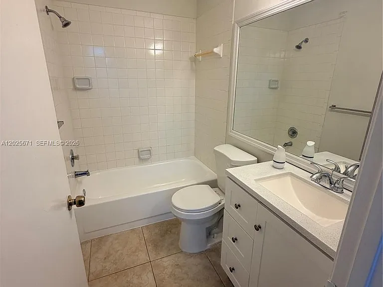 19216 Glenmoor Dr #19216 — Photo 44
