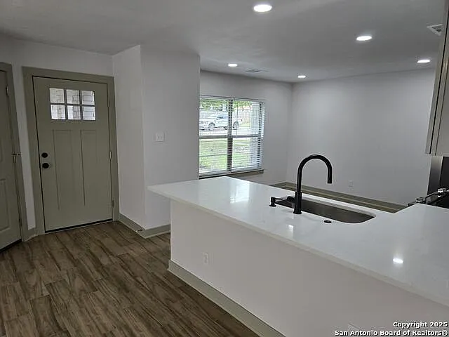 3 bed, 2.0 bath, 1347 sqft, $1,700 — Photo 4