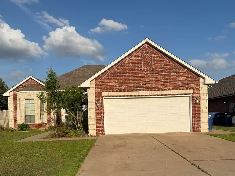 608 N Cherokee Way — Photo 2