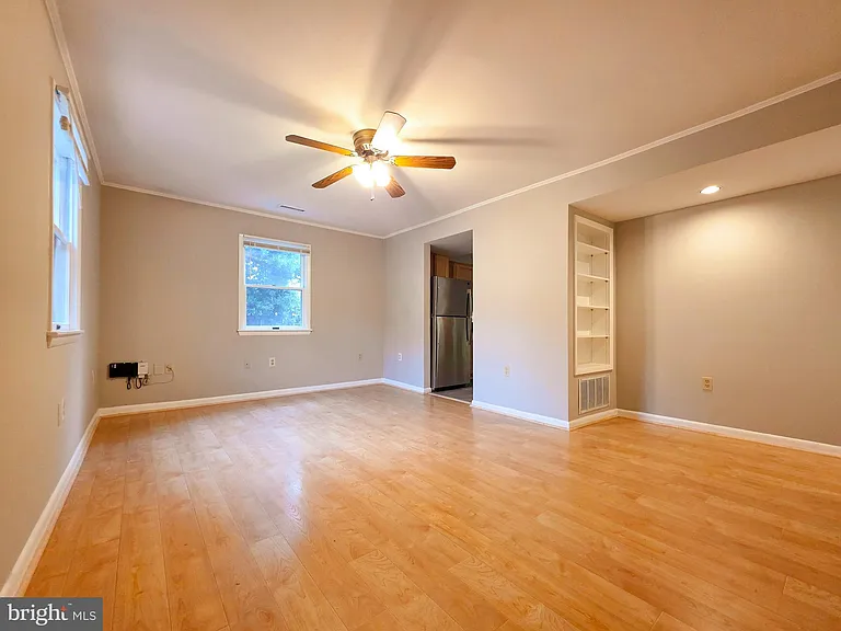 2419 Fairhaven Ave — Photo 6