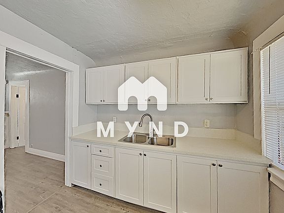 5th image of 406 E Plaza Blvd #1