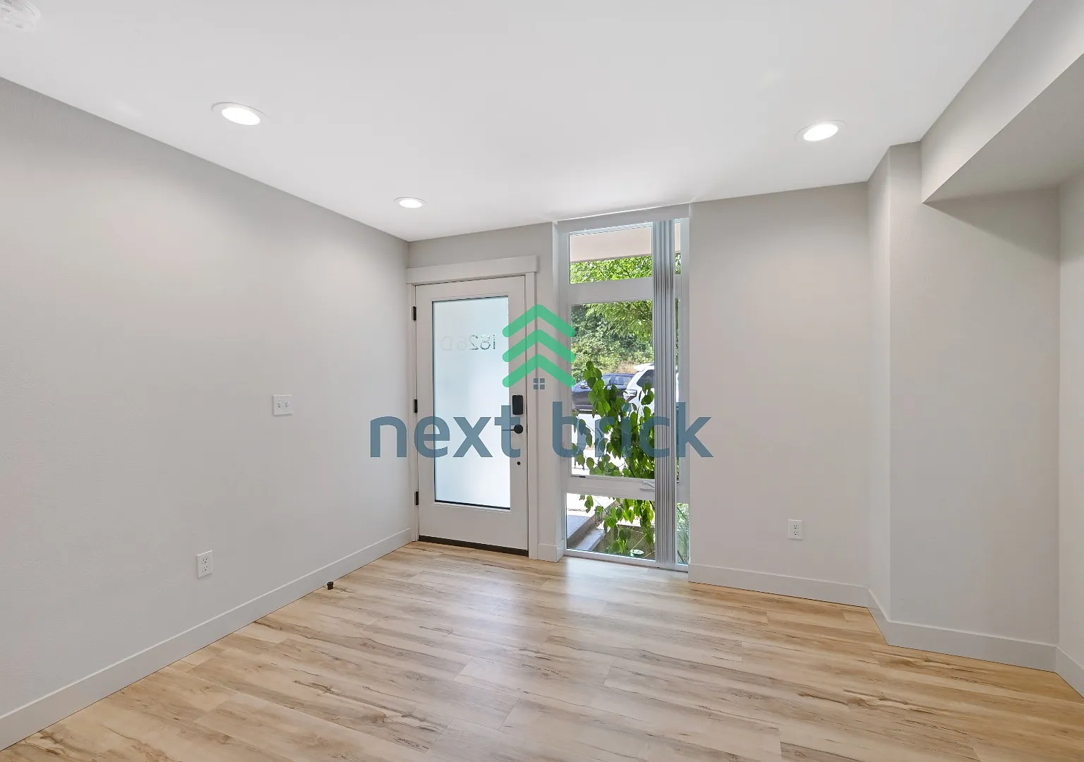"Charming 3-Bedroom Townhouse Oasis in Heart of Seattle Spacious 1460 Sq Ft with 2 Full Baths!" — Photo 3