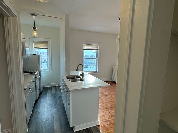4th image of 2881 Irving Ave S Unit 205