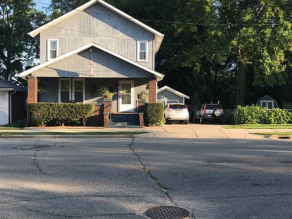 3rd image of 830 W Franklin St