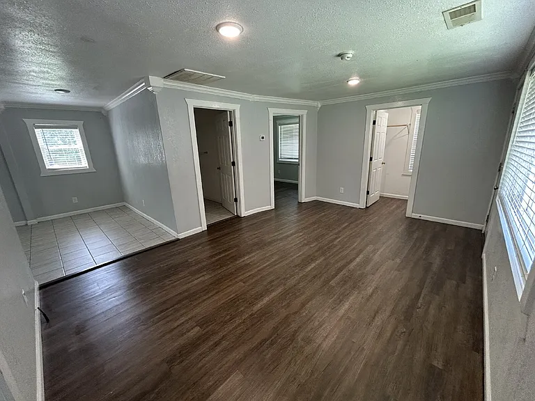 207 S 19th Ave — Photo 12