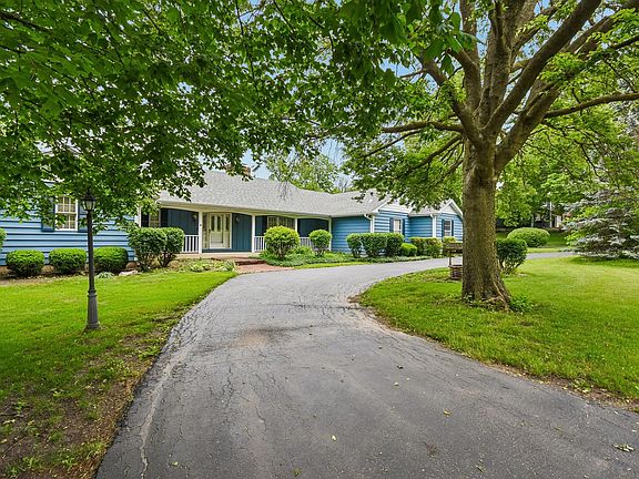 3rd image of 6S155 W Ridge Dr