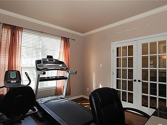 3rd image of 4116 Amhurst Dr
