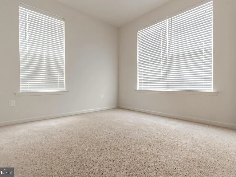 23045 Sweetspire Dr — Photo 4