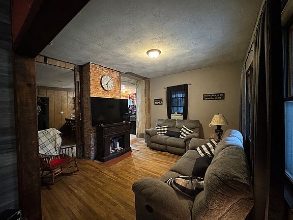 4th image of 903 S Hinde St