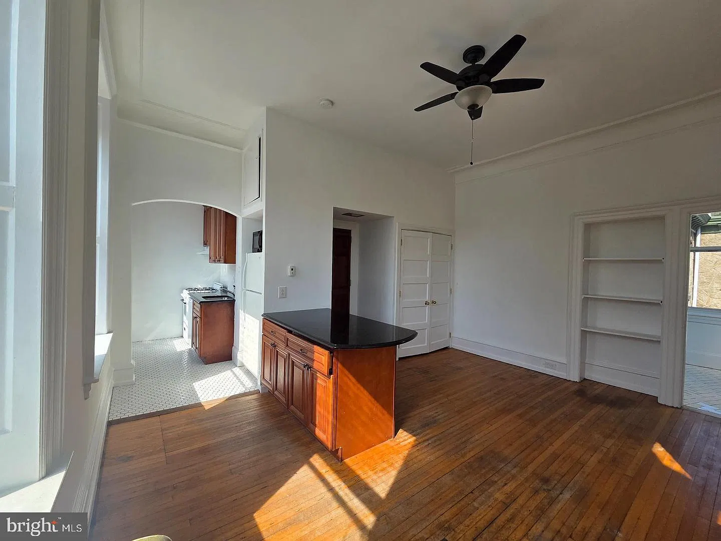 1 bed, 1.0 bath, 4080 sqft, $1,600 — Photo 2
