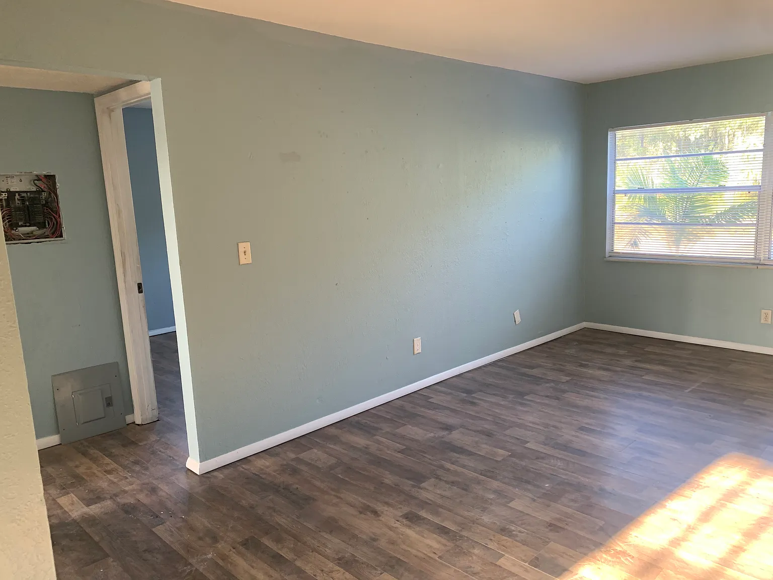 656 Williamsburg Dr — Photo 4
