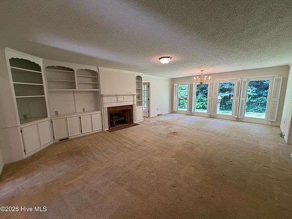 4th image of 683 Chestnut Drive