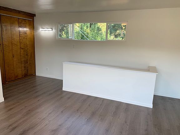 4th image of 341 W Fairway Blvd