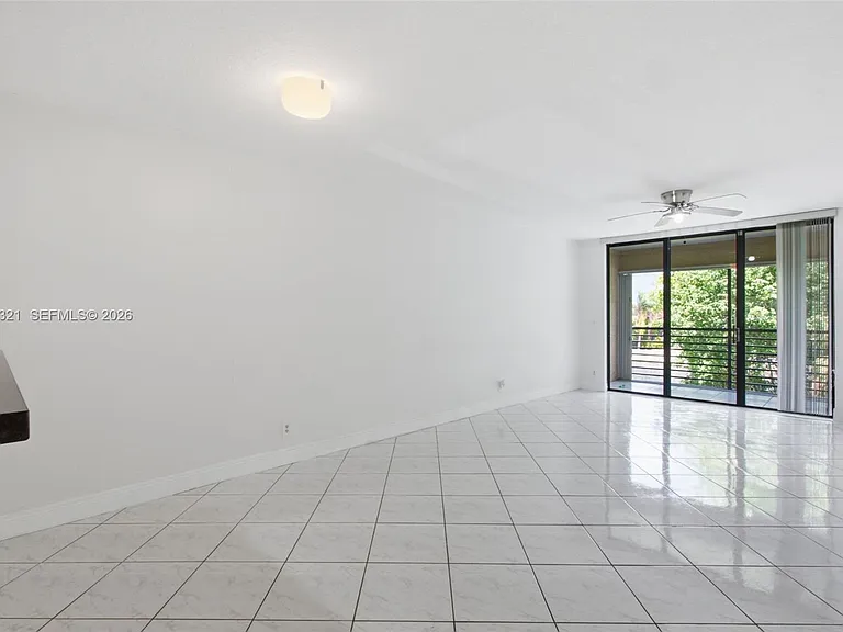 11396 Taft St #11396 — Photo 10