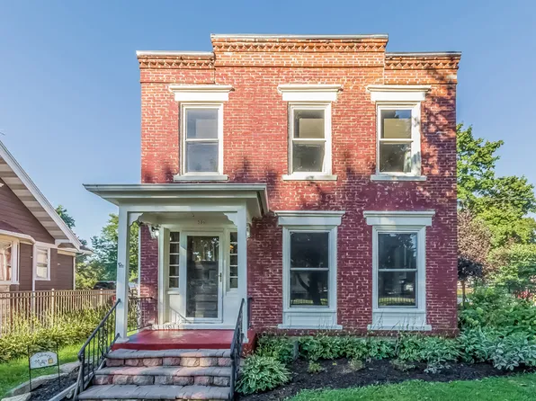 300 W James St, Columbus, WI 53925