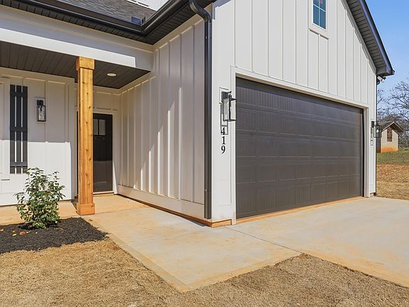 3rd image of 419 Griffin Rd