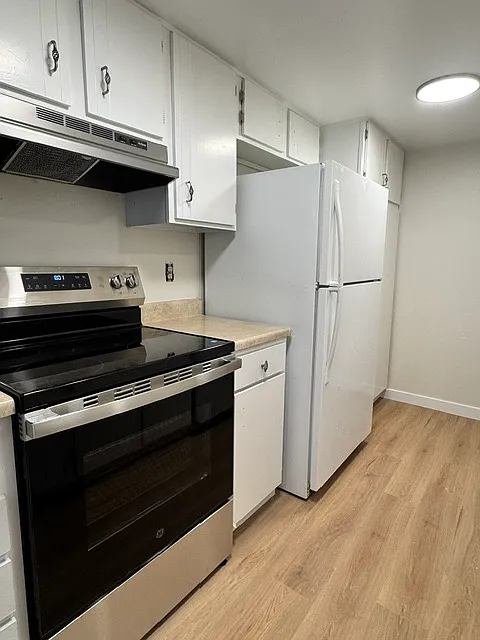 3 bed, 1296 sqft, $1,990 — Photo 3