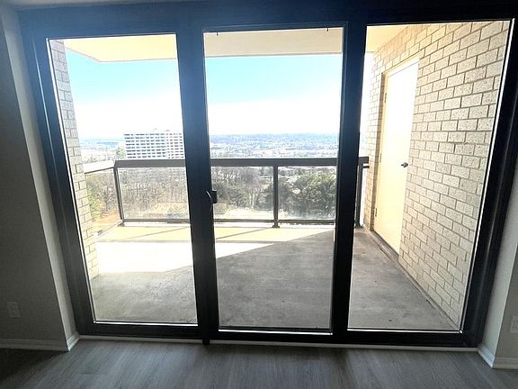 4th image of 203 Yoakum Pkwy APT 1218