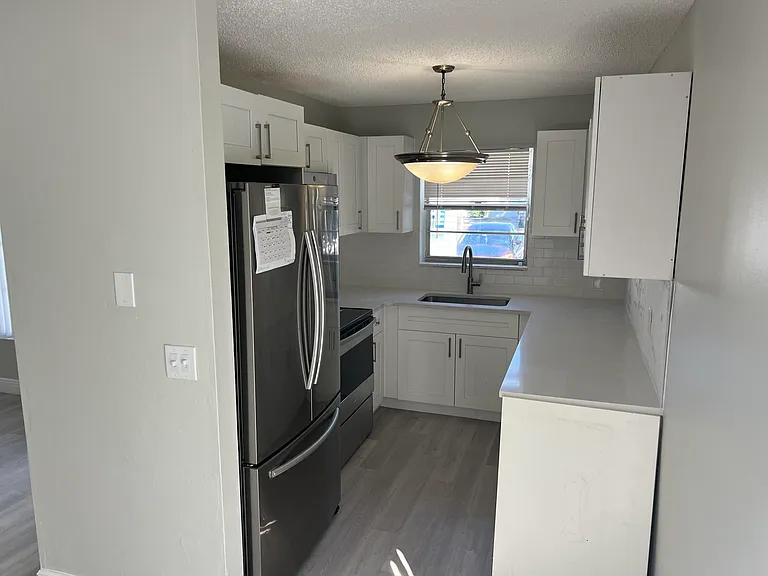 2222 NE 3rd Ave — Photo 9