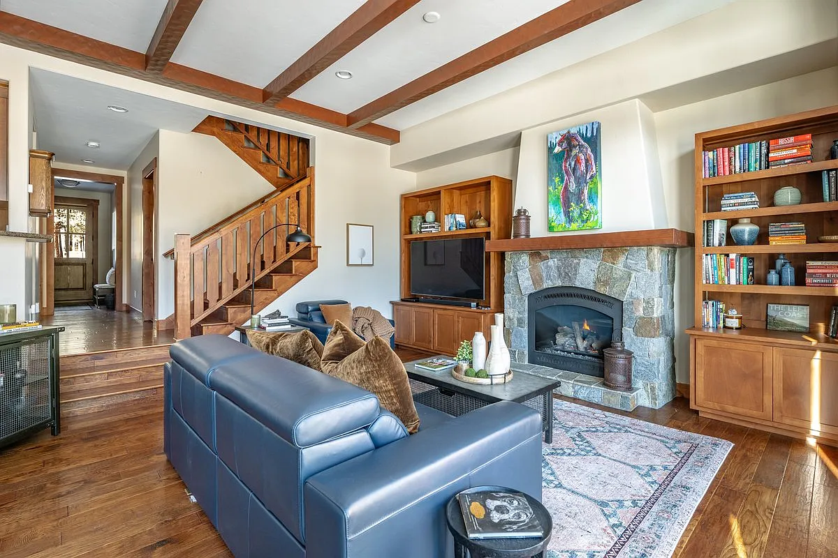 3 bed, 3.5 bath, 1913 sqft, $6,500 — Photo 4