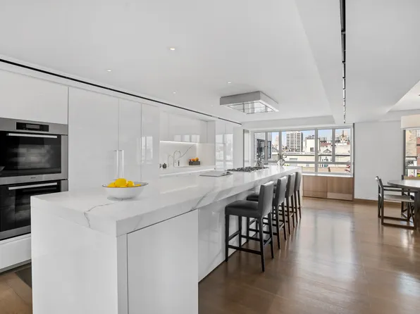 799 Park Avenue image 3 of 11