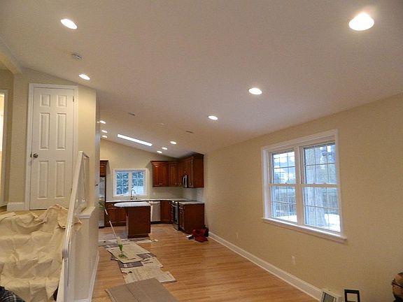 Living Room/Dining Area