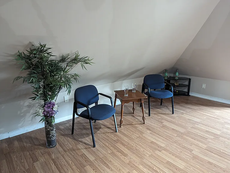 62 1/2 N Warren Ave #1/2 — Photo 4