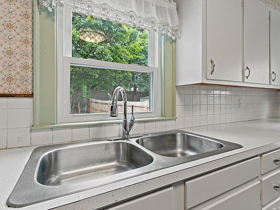4th image of 71 Stroudwater Street