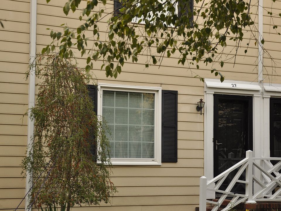 1st image of 119-27 Oakmont Dr