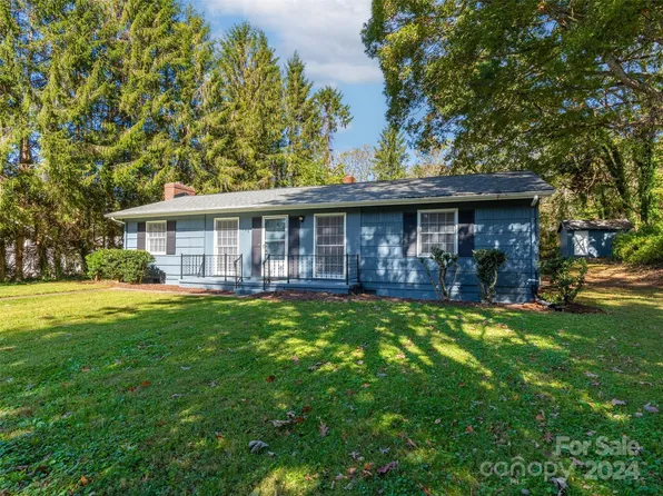 135 Birch Ln, Arden, NC 28704